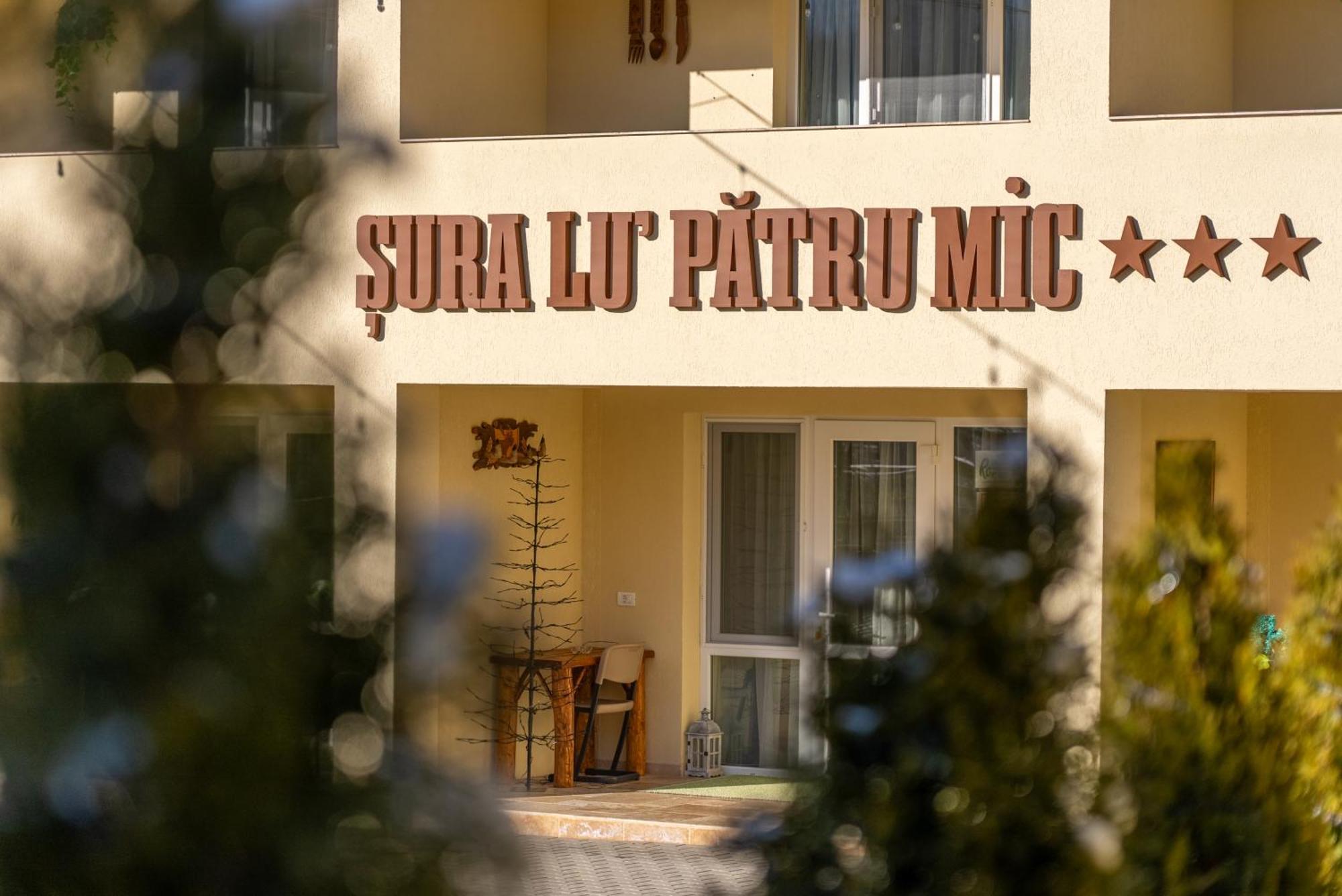 Sura Lu' Patru Apartment Vulcan  ภายนอก รูปภาพ